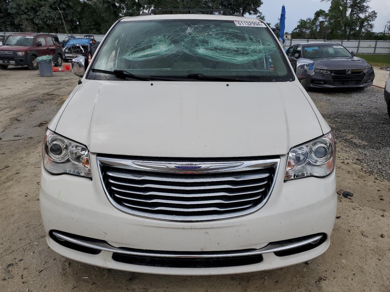 2013 Chrysler Town & Country - Image 5