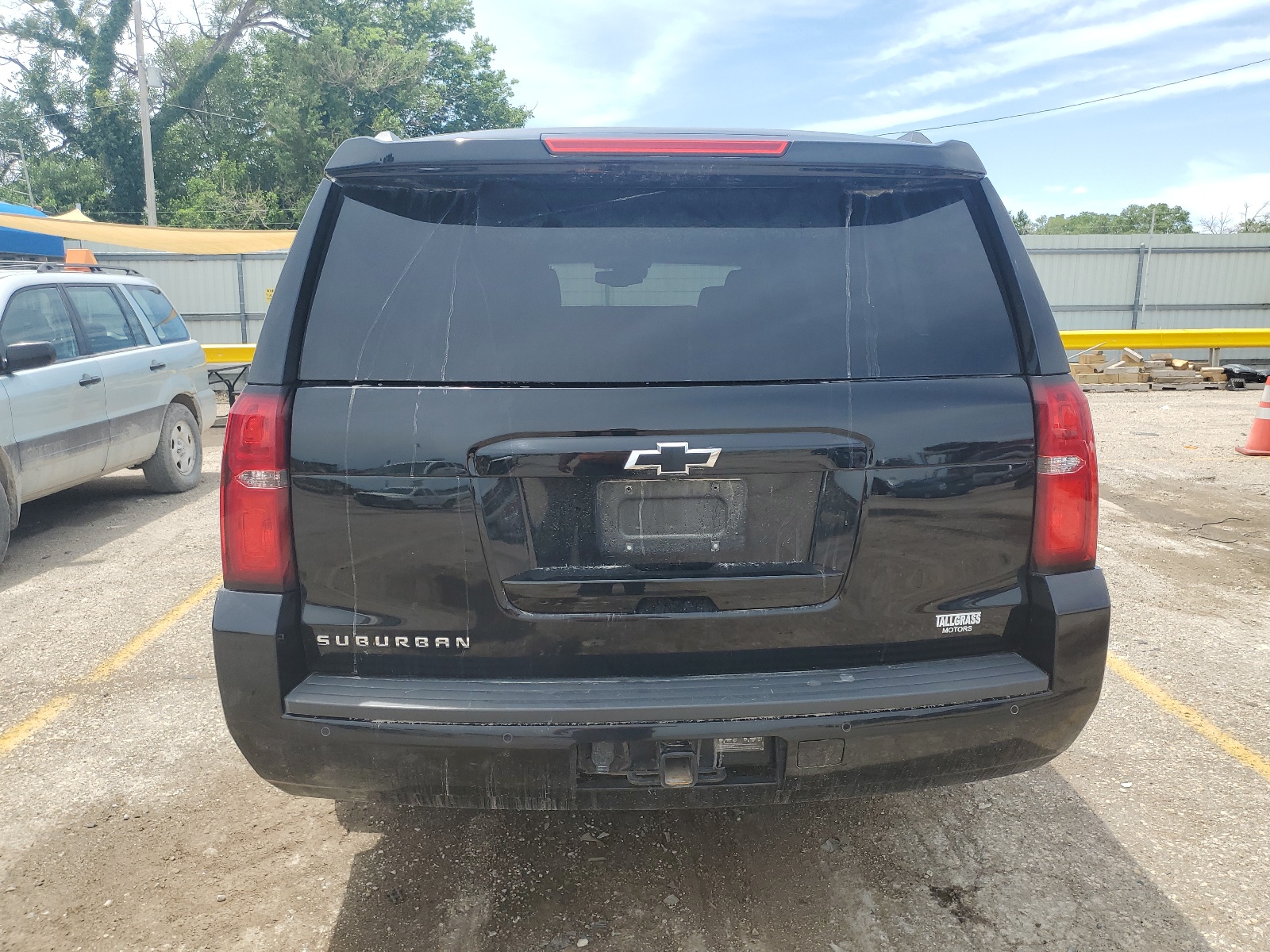 1GNSKHKCXKR126705 2019 Chevrolet Suburban K1500 Lt