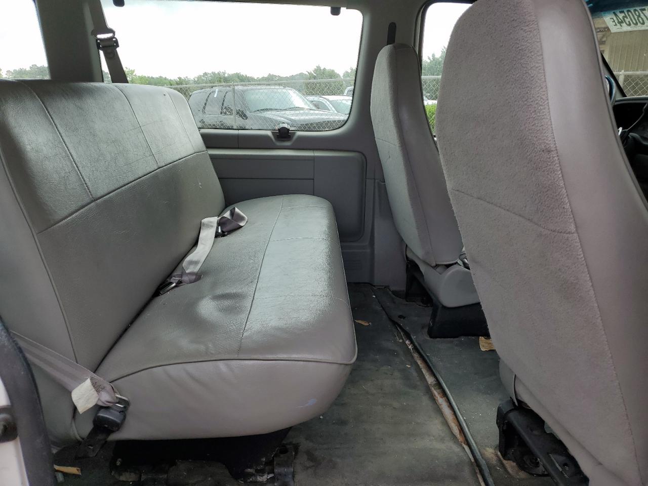 1999 Ford Econoline E350 Super Duty Wagon VIN: 1FBSS31L2XHB37325 Lot: 56878054