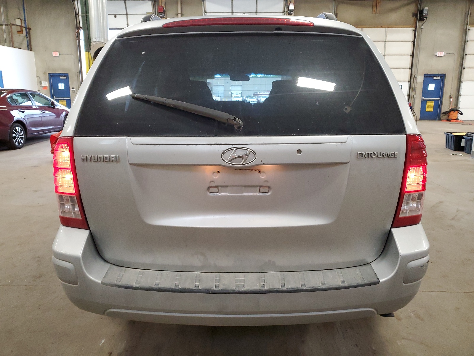 KNDMC233476042611 2007 Hyundai Entourage Gls