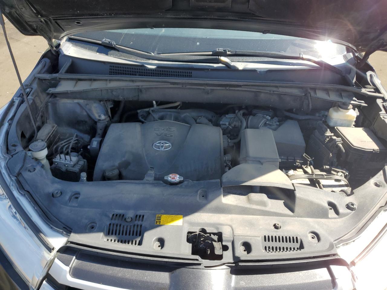 2018 Toyota Highlander Se VIN: 5TDJZRFH2JS550679 Lot: 58926624