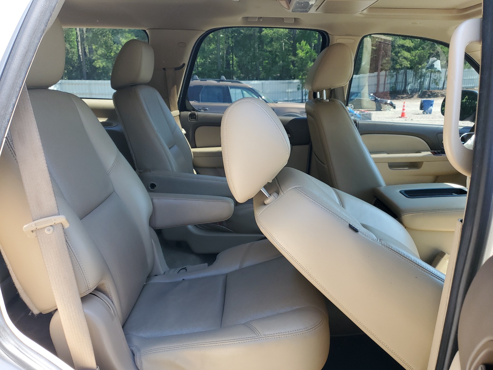 1GNSKCE08BR310920 2011 Chevrolet Tahoe K1500 Ltz