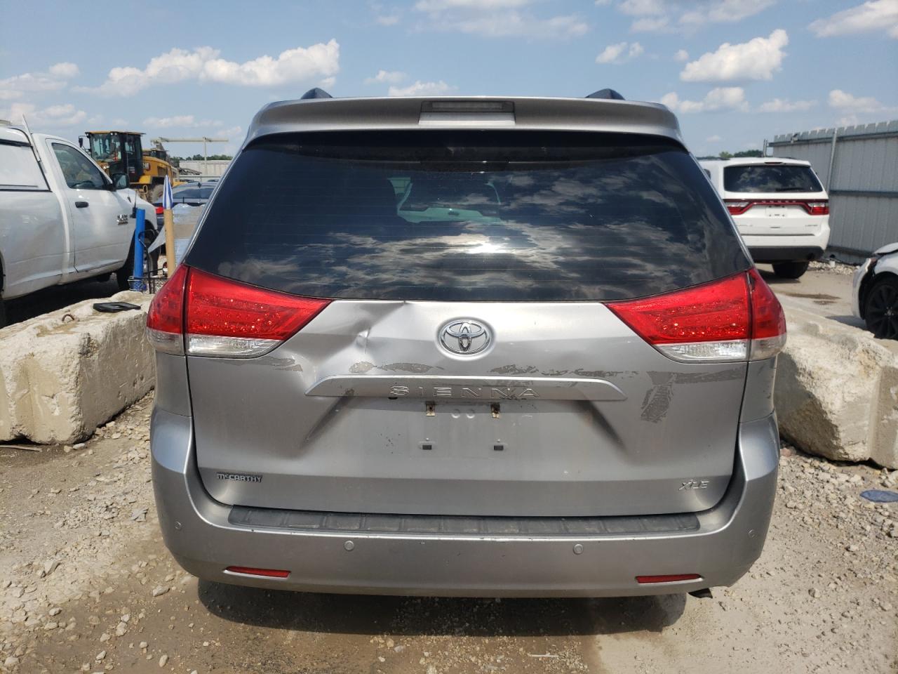 2012 Toyota Sienna Xle VIN: 5TDYK3DC5CS247700 Lot: 59664704