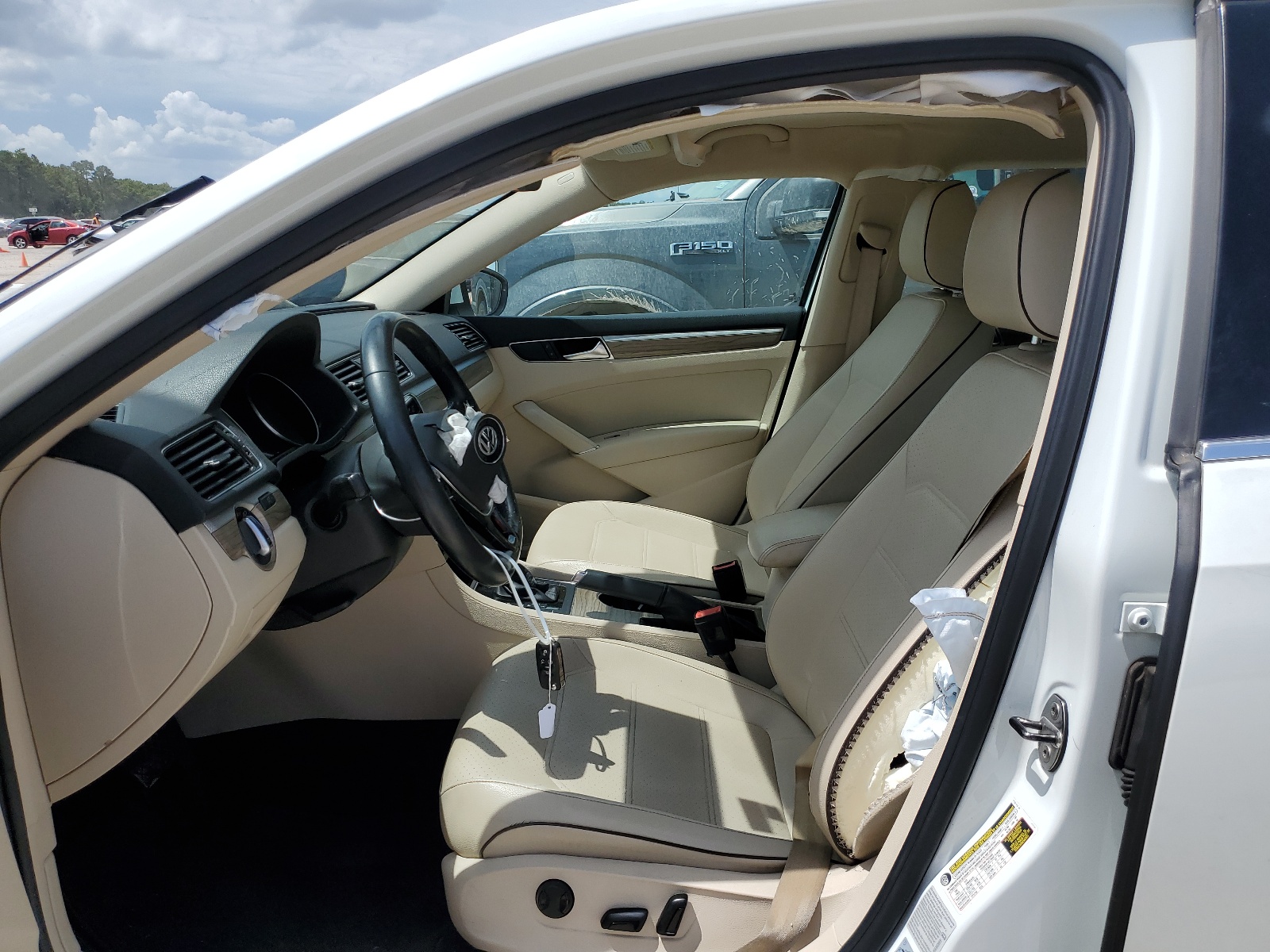 1VWGT7A33HC050213 2017 Volkswagen Passat Se