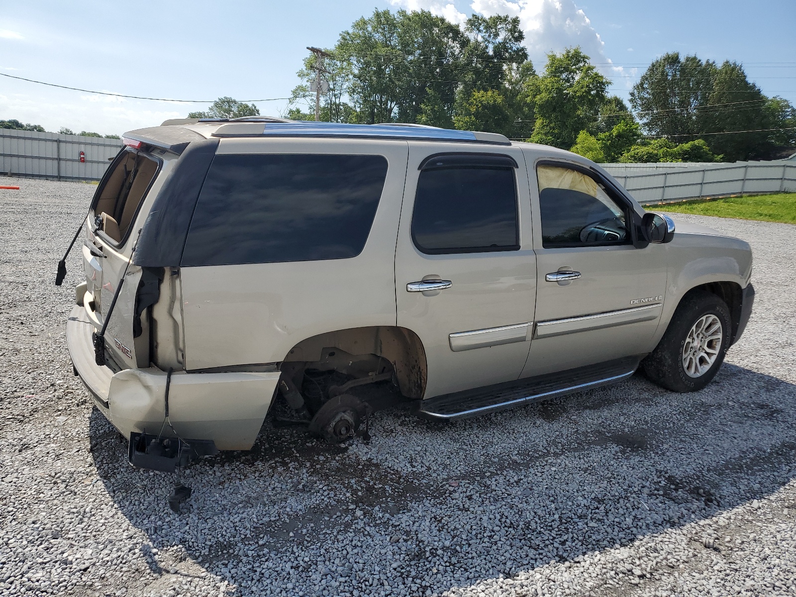 1GKFK63857J249072 2007 GMC Yukon Denali