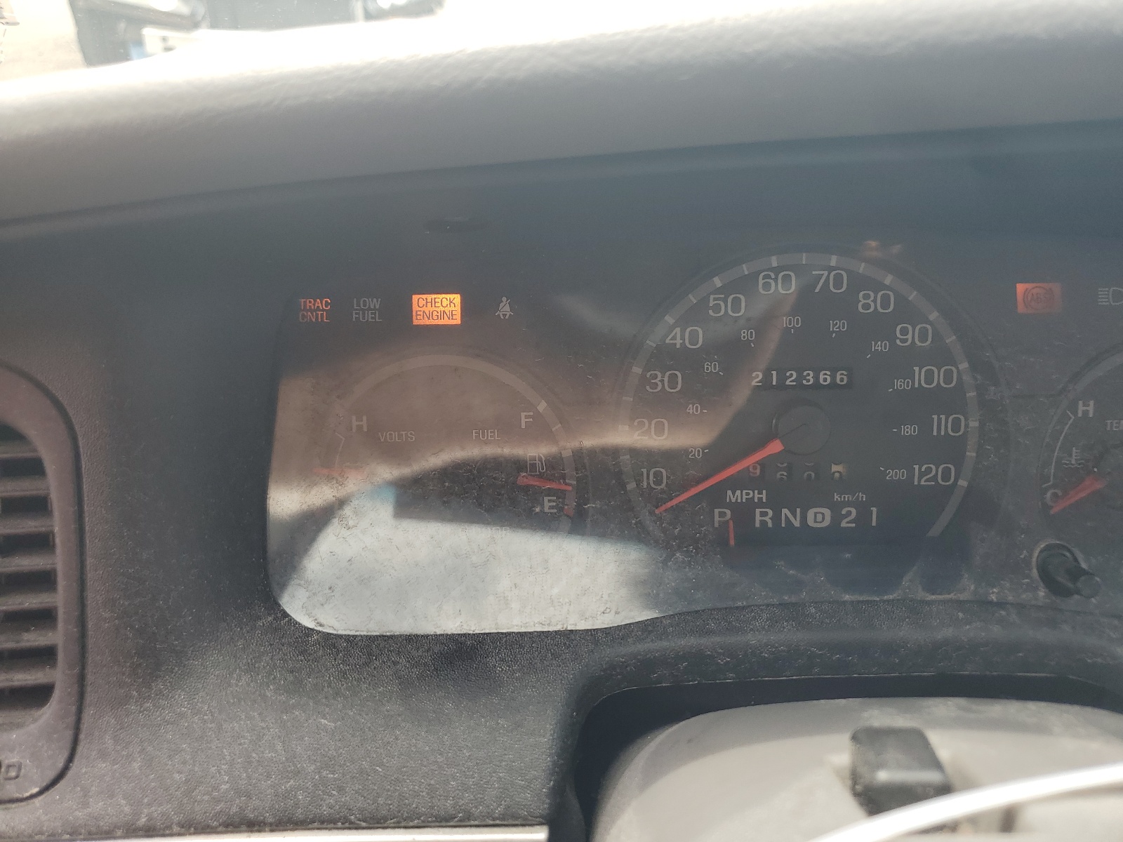 2FAFP74W2YX158002 2000 Ford Crown Victoria Lx