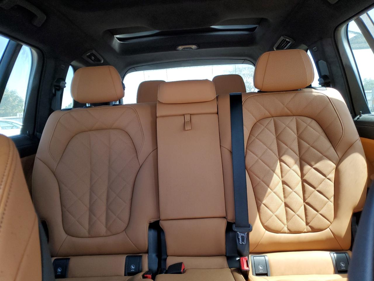 2024 BMW X7 - Image 10