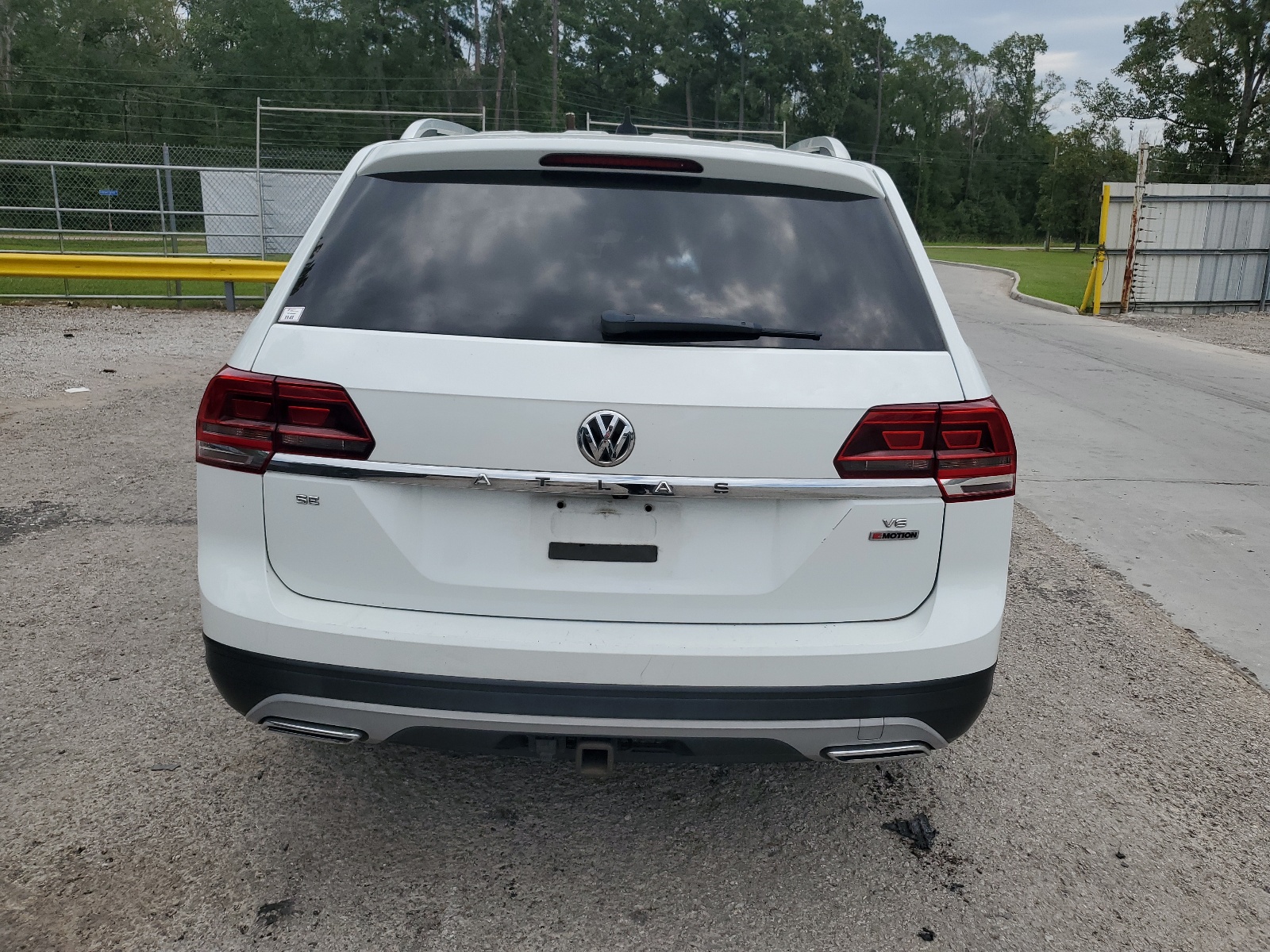 1V2LR2CA1JC588623 2018 Volkswagen Atlas Se