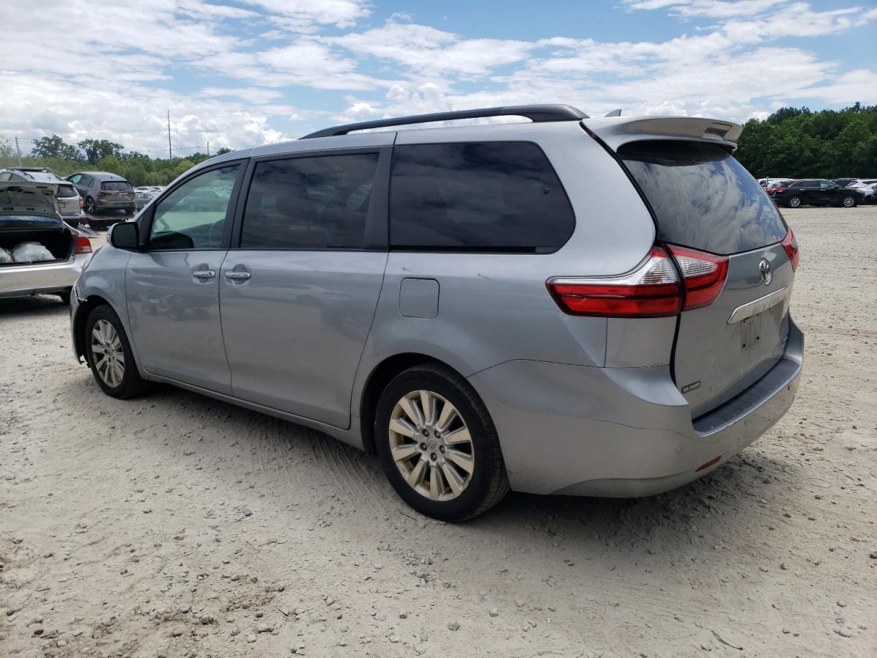 5TDDK3DC2FS115156 2015 TOYOTA SIENNA - Image 2