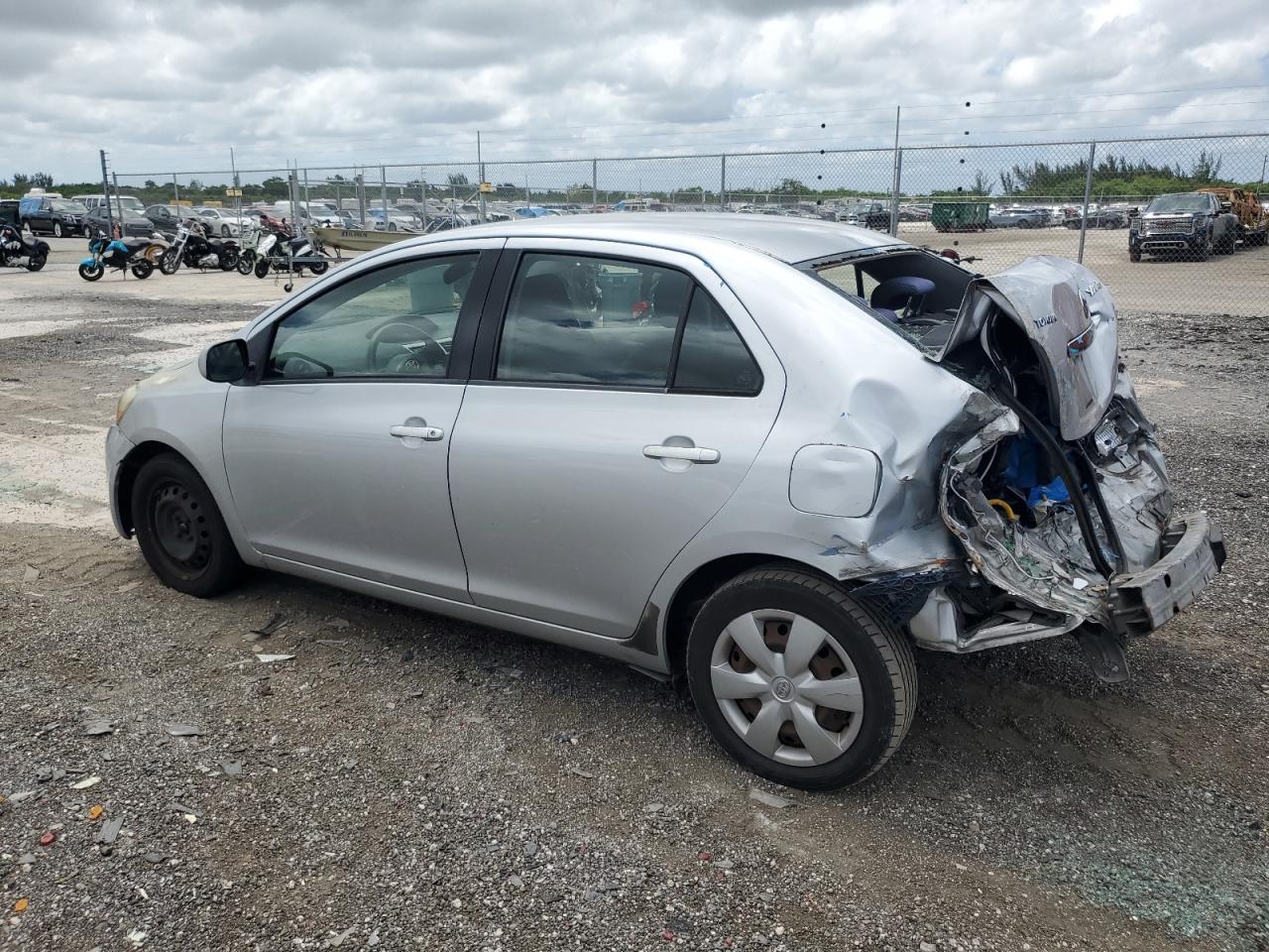 2008 Toyota Yaris - Image 2