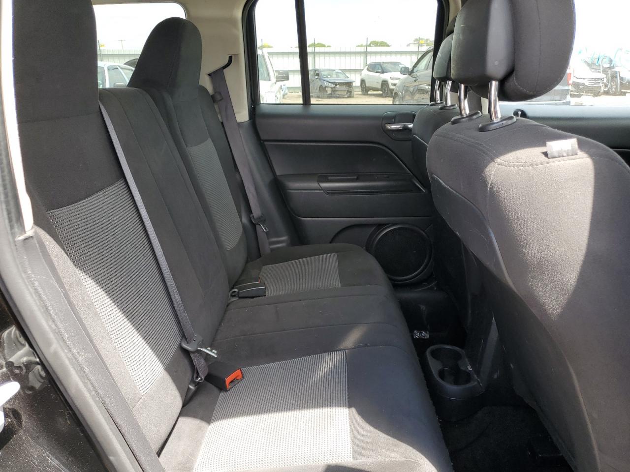 1C4NJRFB9HD174735 2017 Jeep Patriot Latitude
