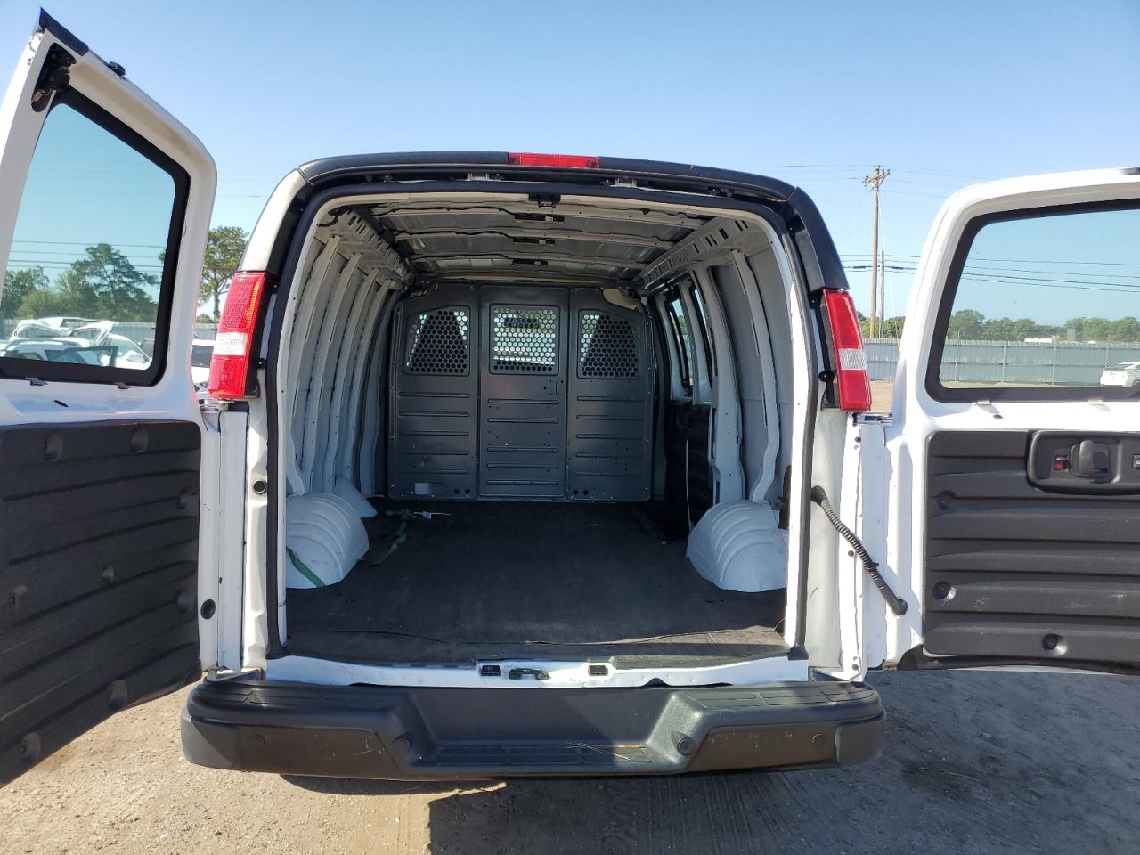 2022 Chevrolet Express G2500 VIN: 1GCWGAFP8N1219077 Lot: 60050774