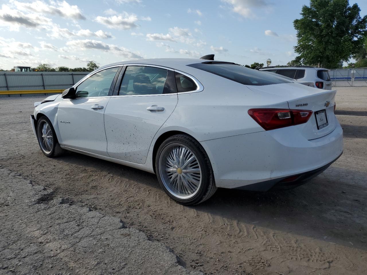 2016 Chevrolet Malibu - Image 2