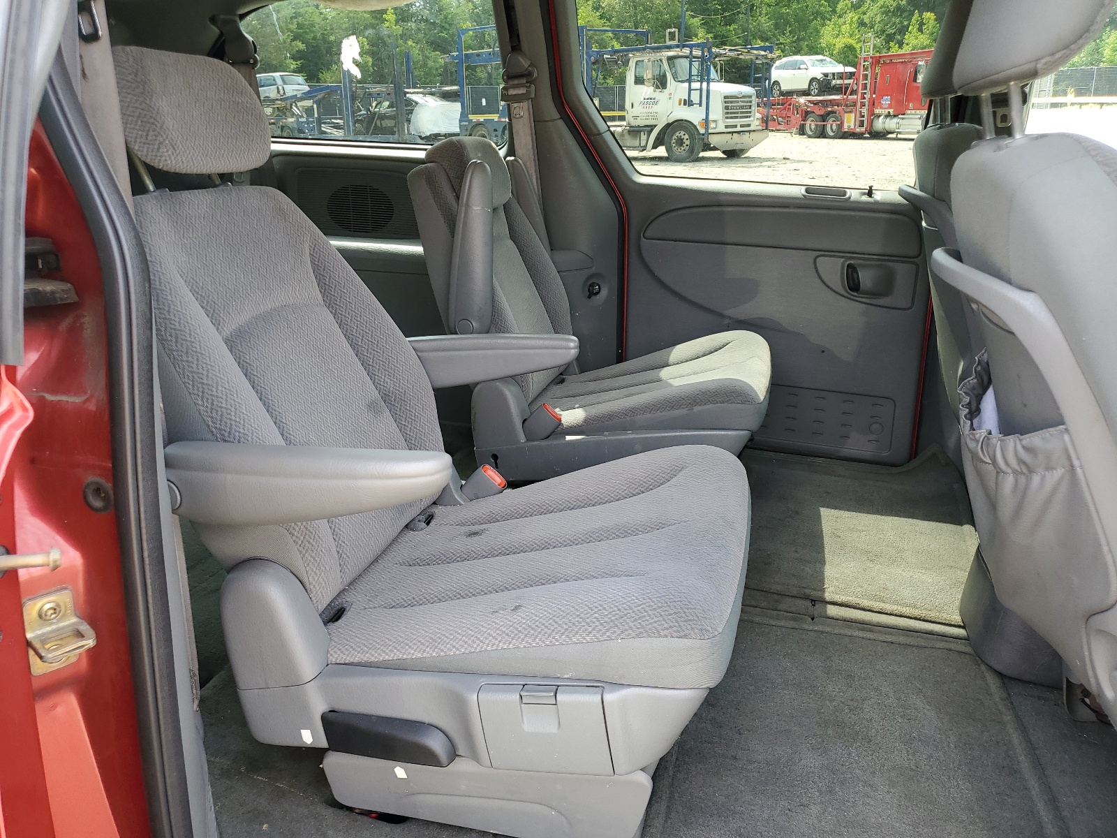 2C4GP44RX5R110819 2005 Chrysler Town & Country Lx