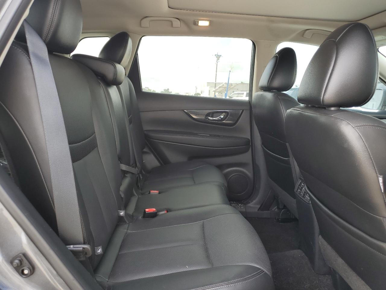 2017 Nissan Rogue - Image 11