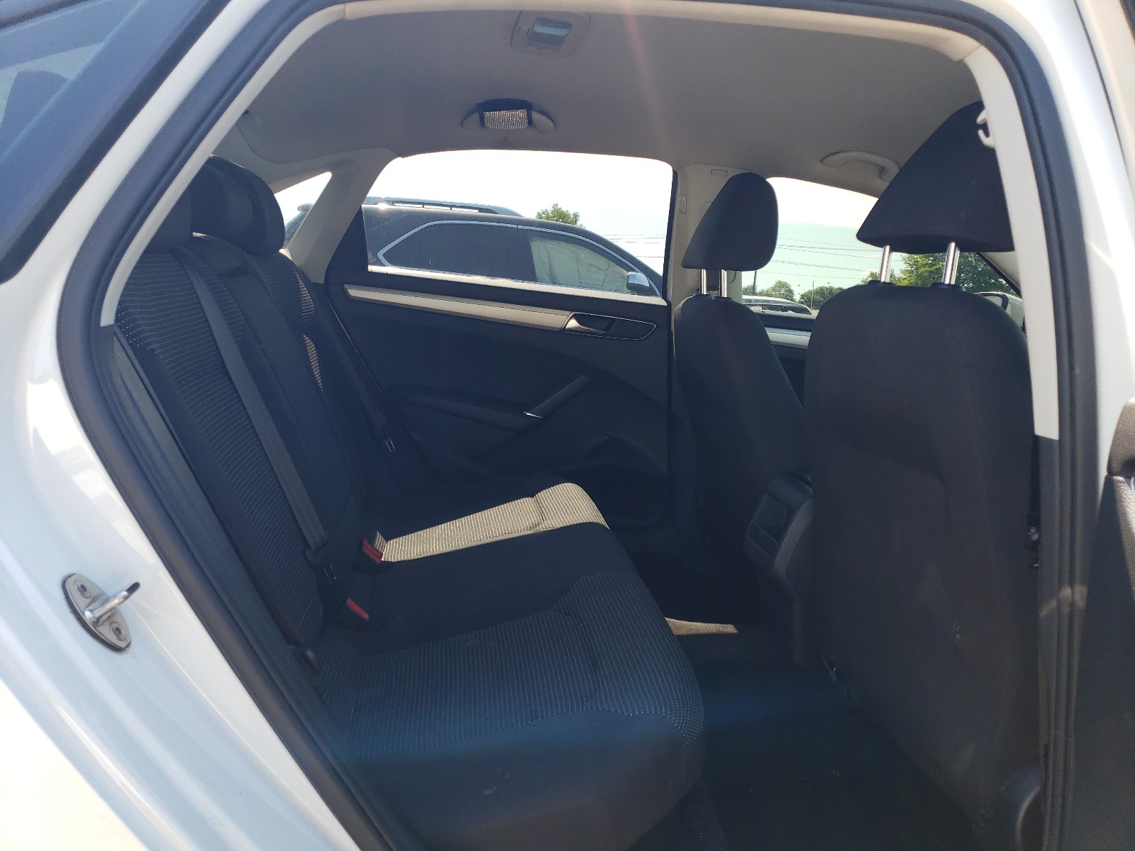 1VWAA7A37JC022593 2018 Volkswagen Passat S