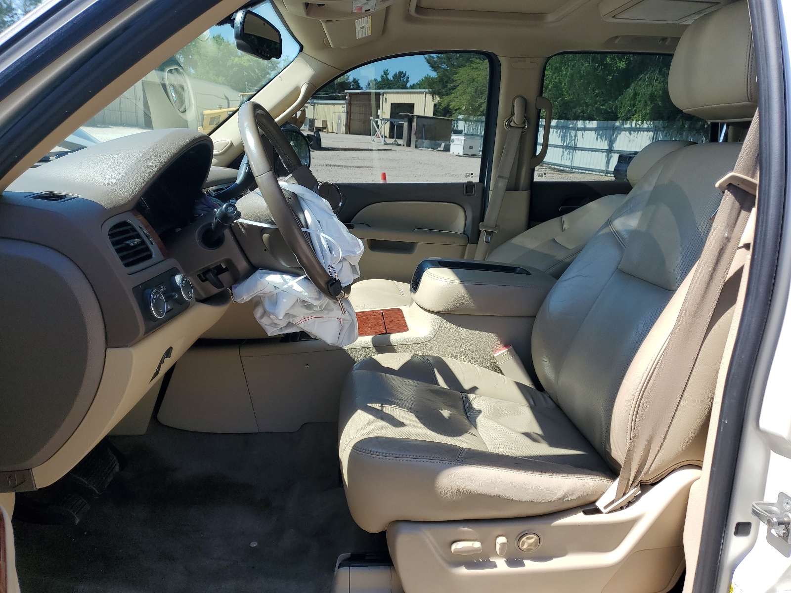 1GNSKCE08BR310920 2011 Chevrolet Tahoe K1500 Ltz