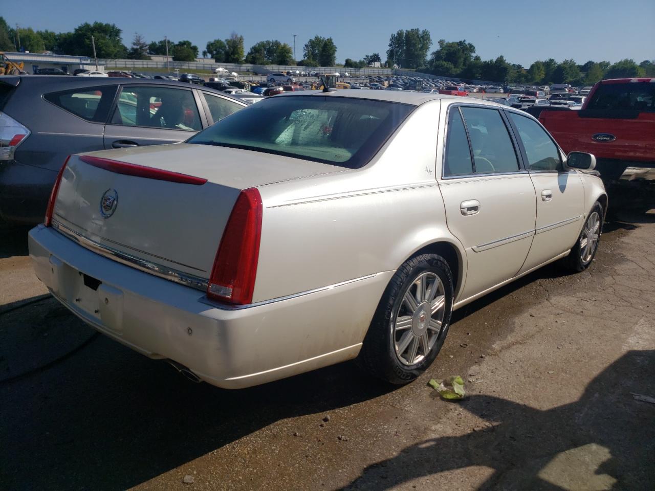 2008 Cadillac DTS - Image 3