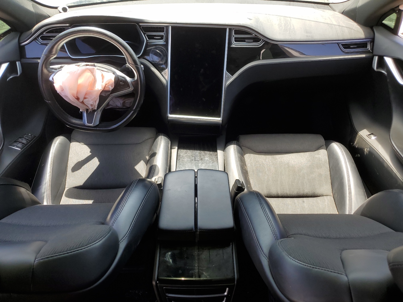 5YJSA1E24JF246719 2018 Tesla Model S