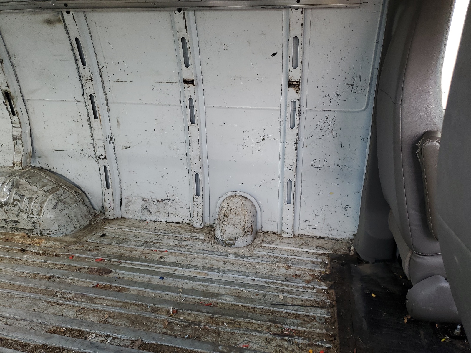 1GCSGAFX8B1144942 2011 Chevrolet Express G1500