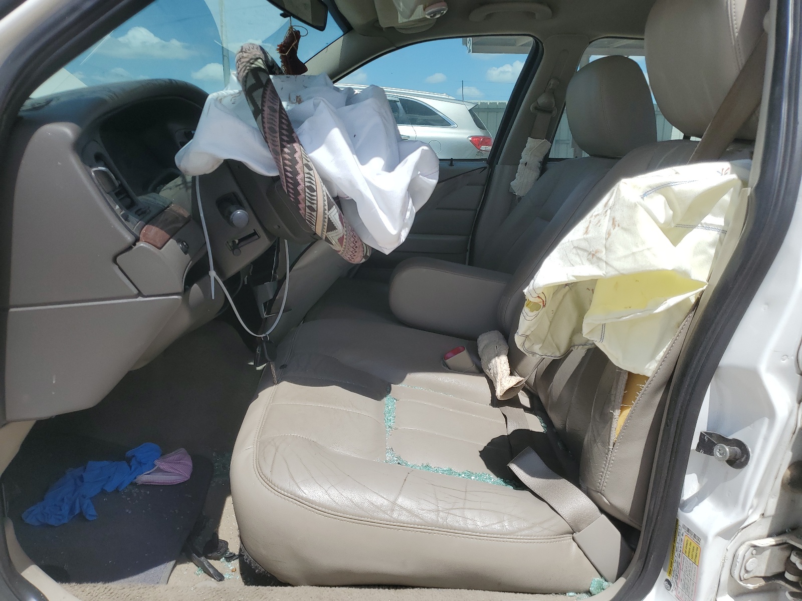 2FABP7EV1BX146659 2011 Ford Crown Victoria Lx