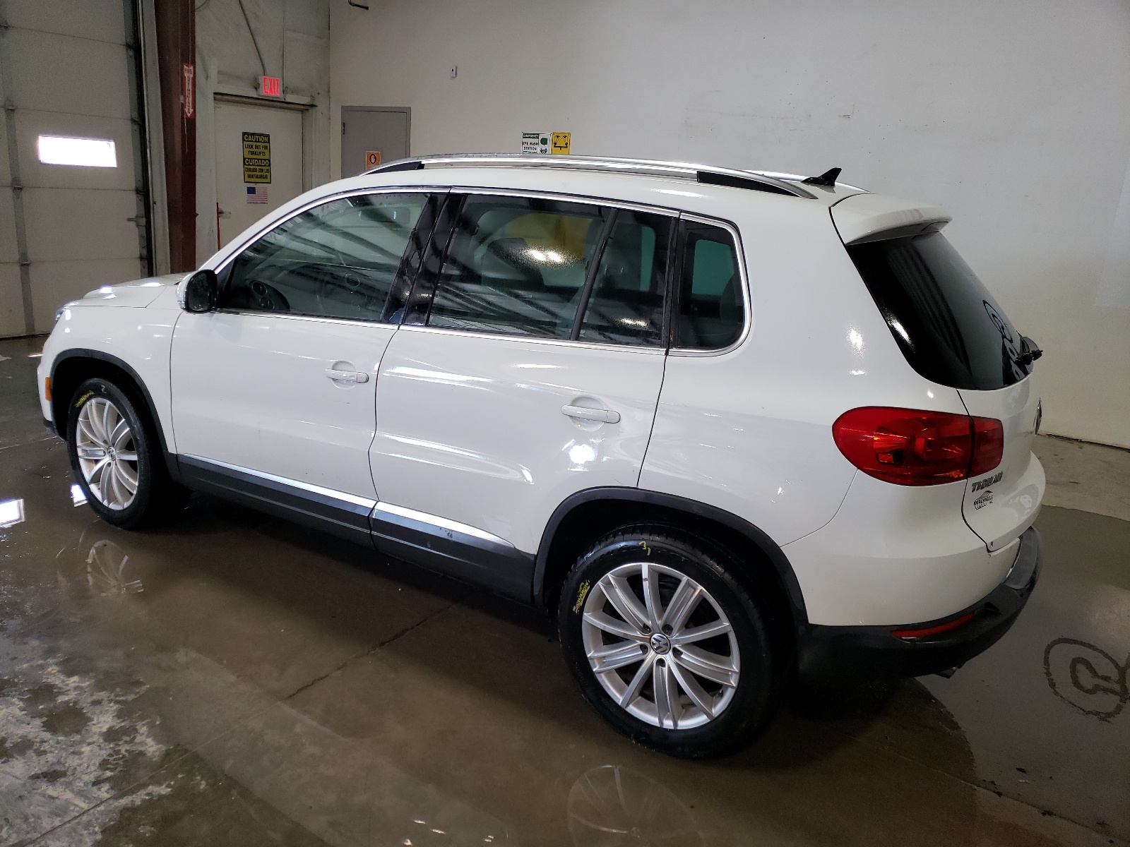 2015 Volkswagen Tiguan S vin: WVGBV7AX7FW613877