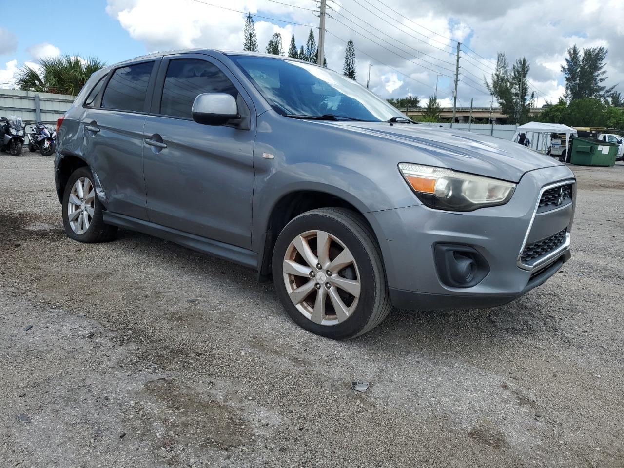 2013 Mitsubishi Outlander - Image 4