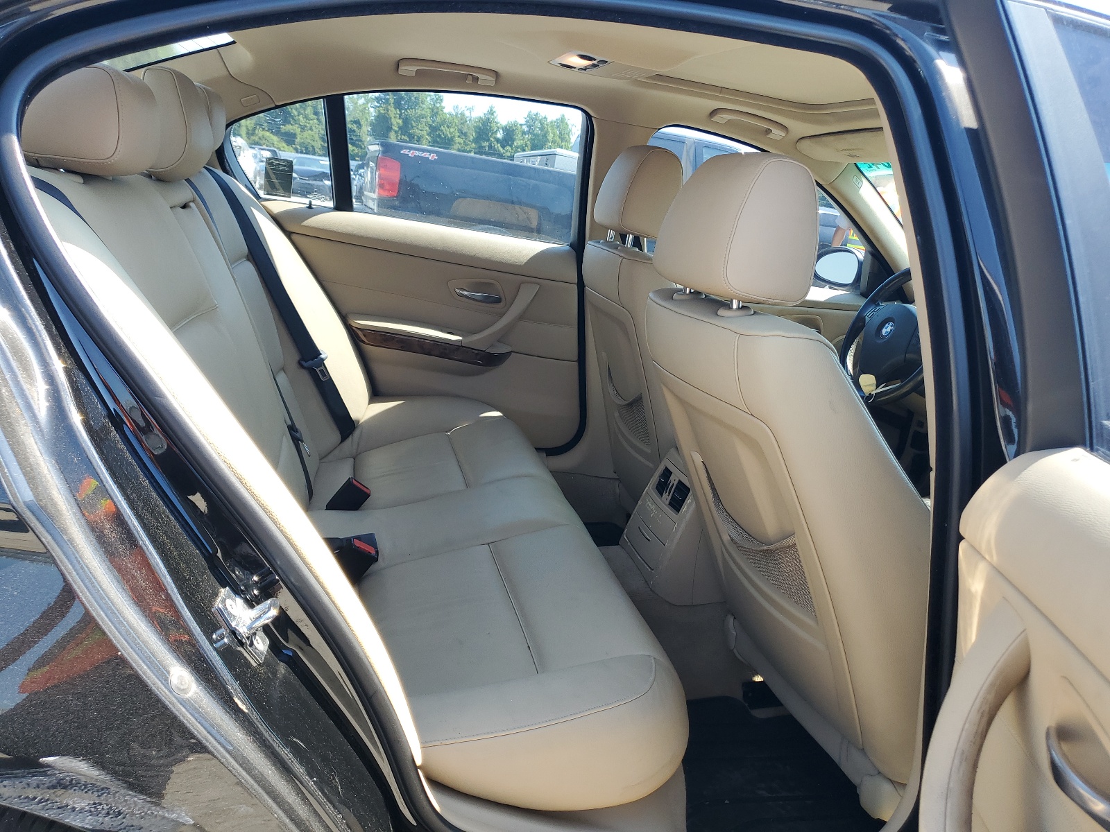 WBAVB13556KX50159 2006 BMW 325 I