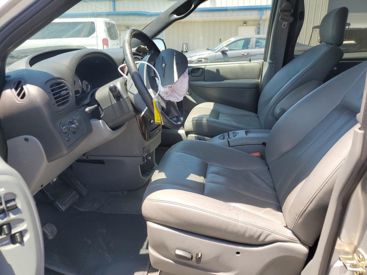 2004 Chrysler Town & Country Touring VIN: 2C8GP54L74R600214 Lot: 60028134