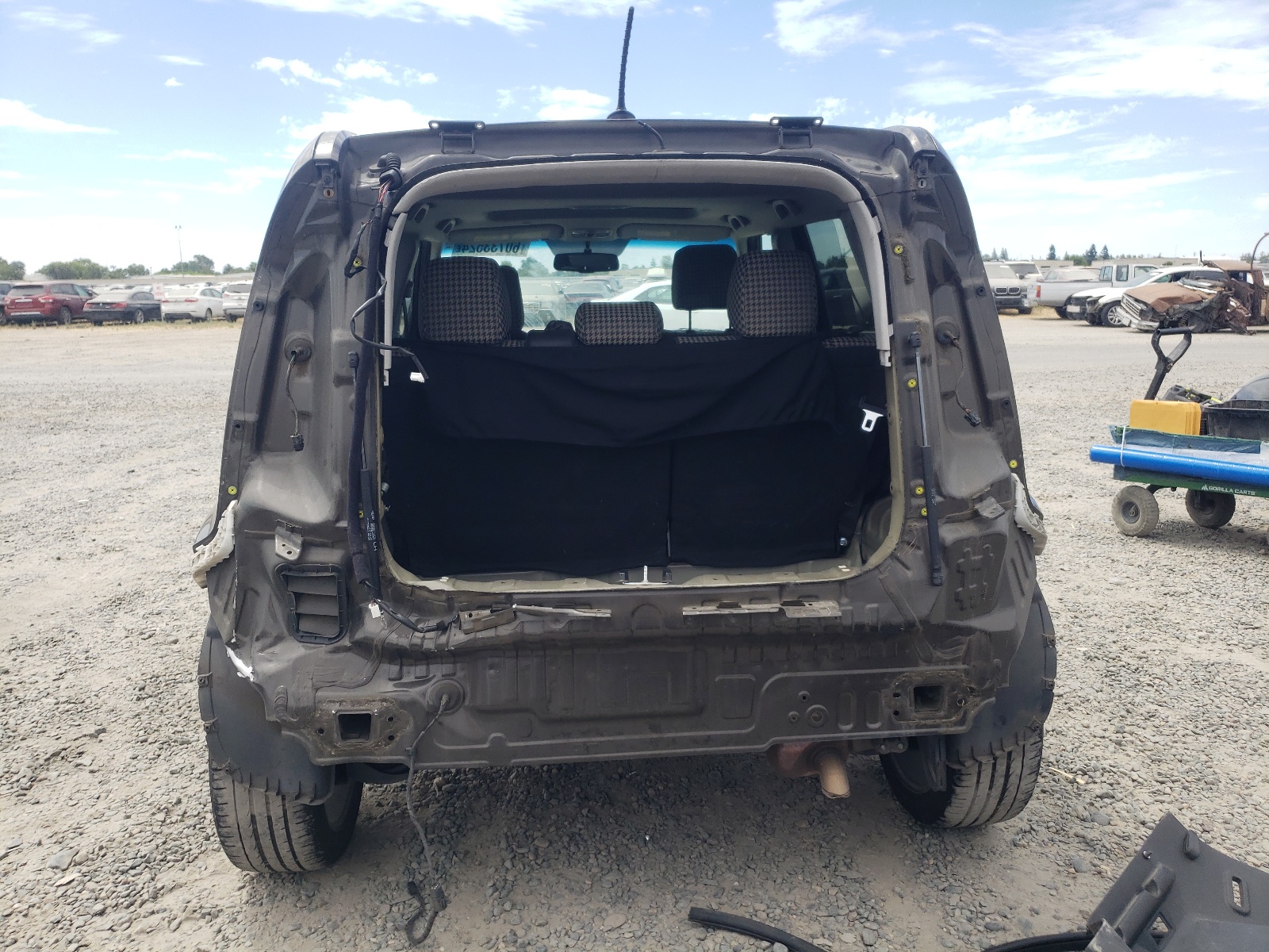 KNDJT2A27B7302256 2011 Kia Soul +