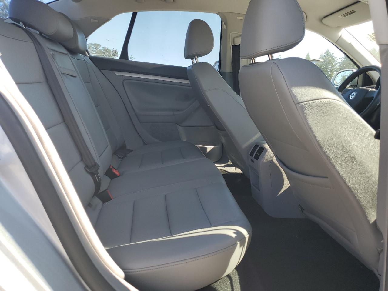 2007 Volkswagen Jetta 2.5 Option Package 1 VIN: 3VWRF71K47M131614 Lot: 60252184