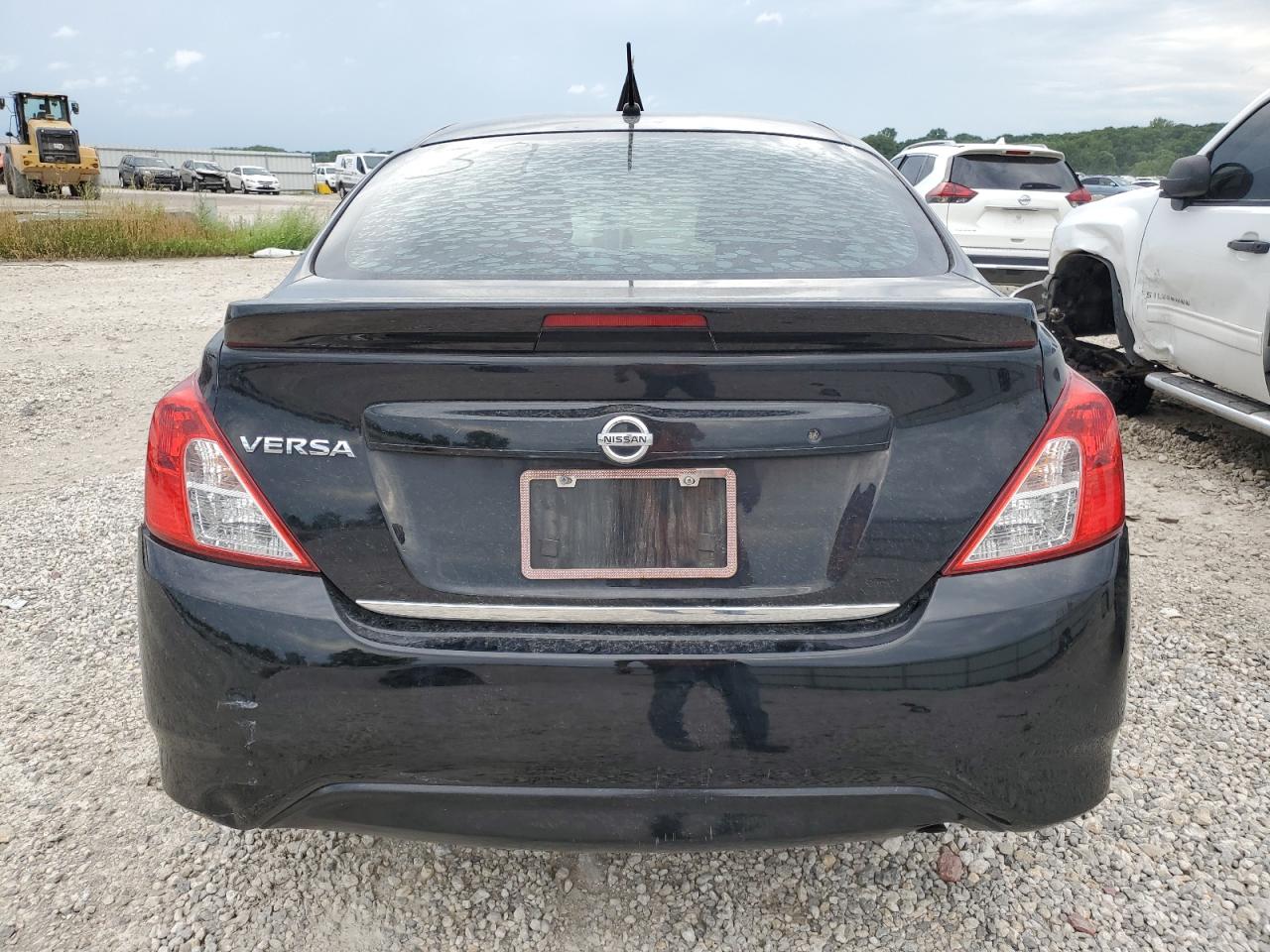 3N1CN7AP5JL801565 2018 Nissan Versa S