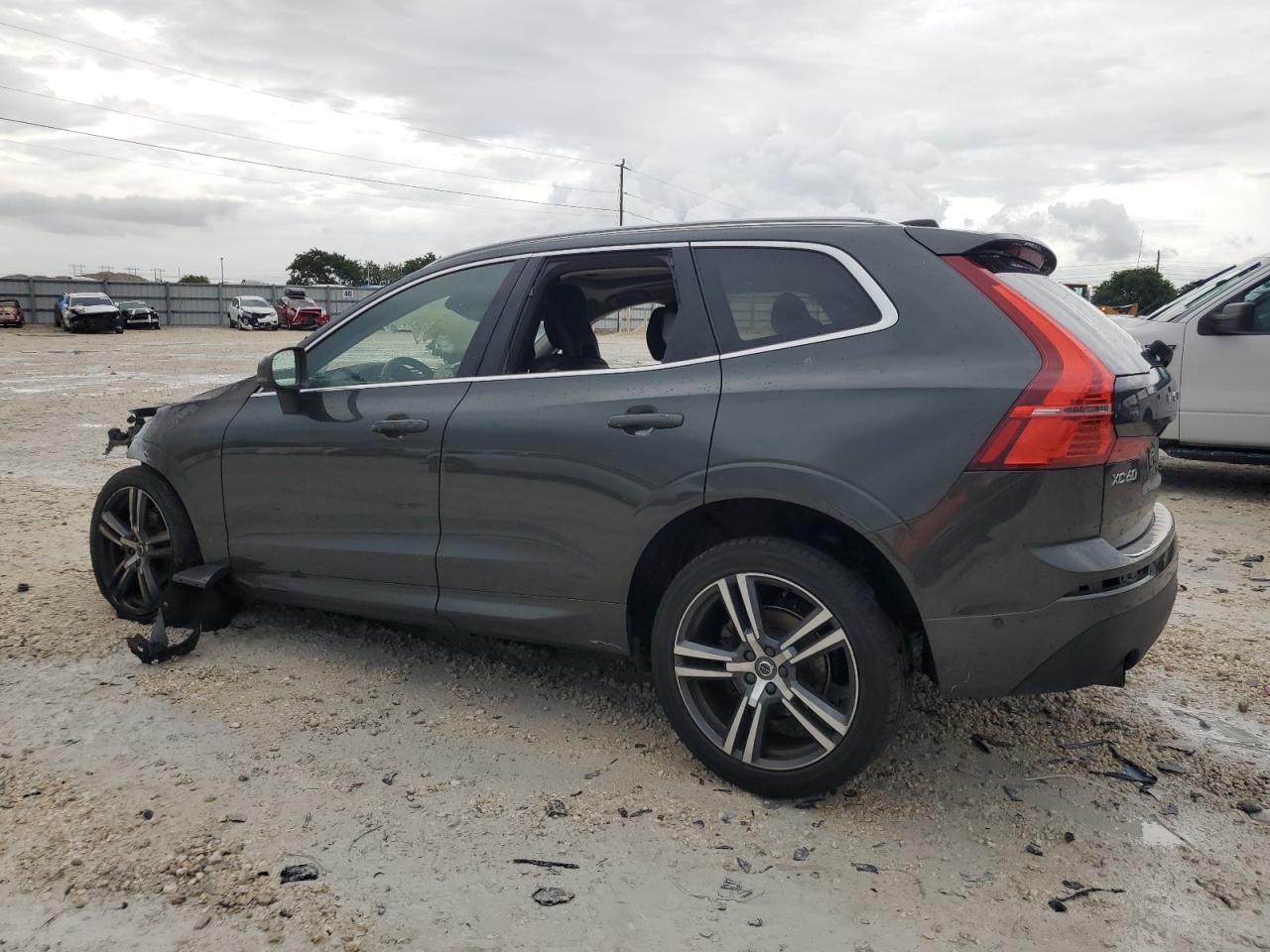 LYV102DK9KB215572 2019 VOLVO XC60 - Image 2