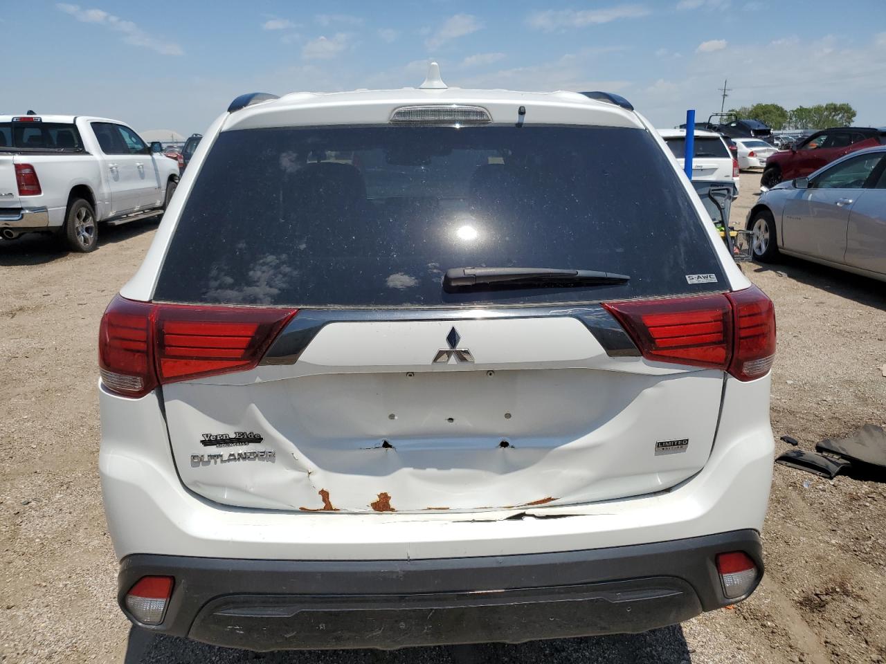 JA4AZ3A39LZ017782 2020 Mitsubishi Outlander Se