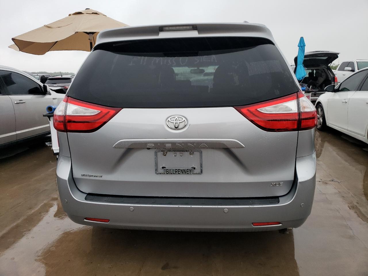 2015 Toyota Sienna - Image 6
