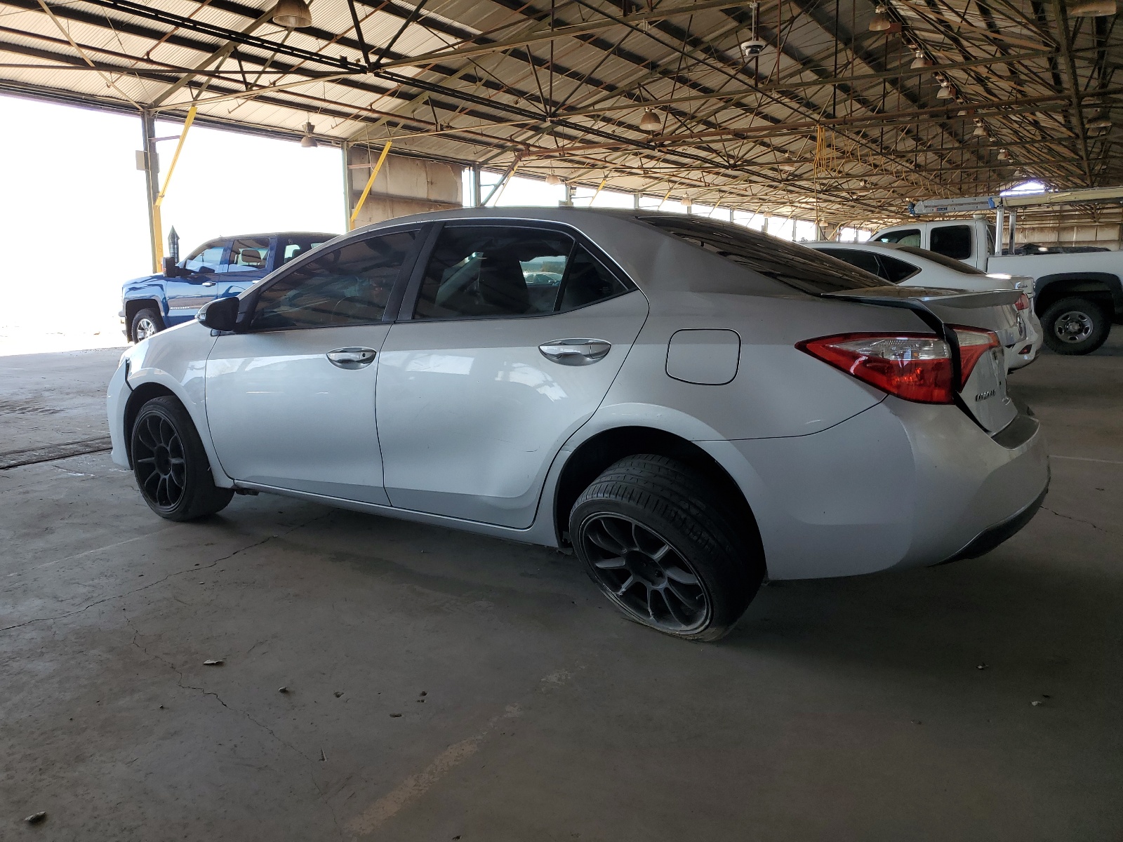 2015 Toyota Corolla L vin: 5YFBURHE4FP357407