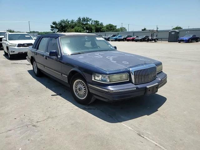 1995 Lincoln Town Car Signature VIN: 1LNLM82WXSY700139 Lot: 58827054