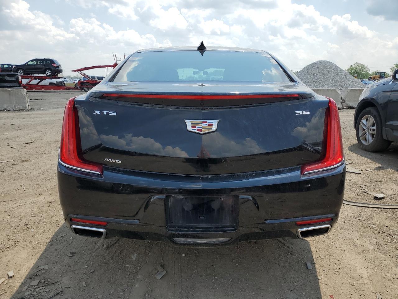 2G61N5S38J9138129 2018 Cadillac Xts Luxury