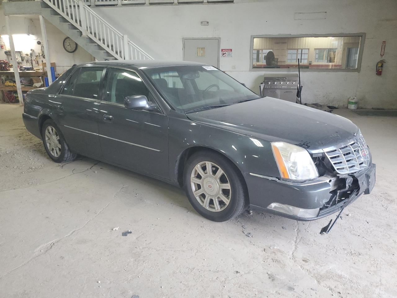 2009 Cadillac DTS - Image 4