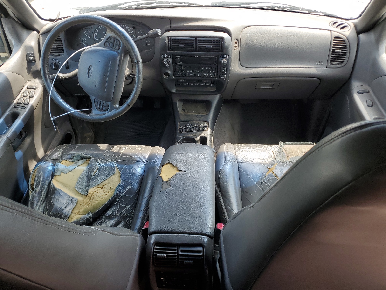 1FMZU74E6YUA67115 2000 Ford Explorer Eddie Bauer