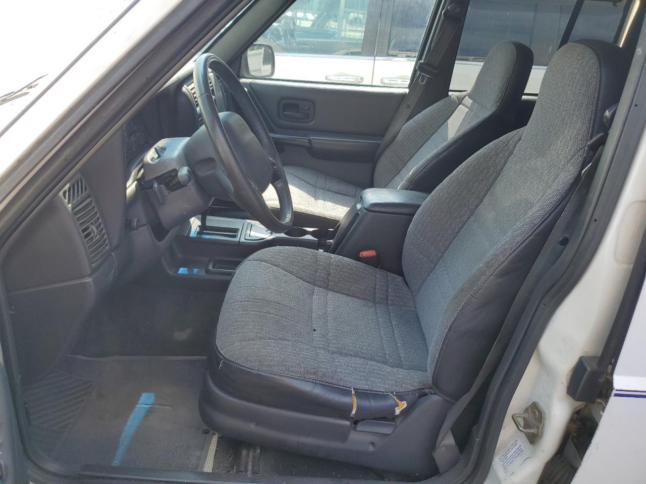 2001 Jeep Cherokee Sport VIN: 1J4FT48S21L562555 Lot: 58156344