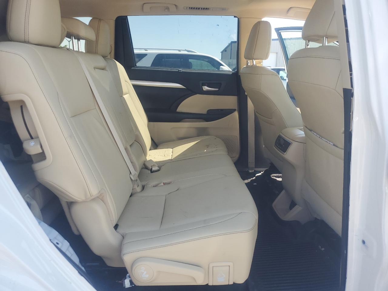 2019 Toyota Highlander Hybrid VIN: 5TDJGRFHXKS063687 Lot: 57174324