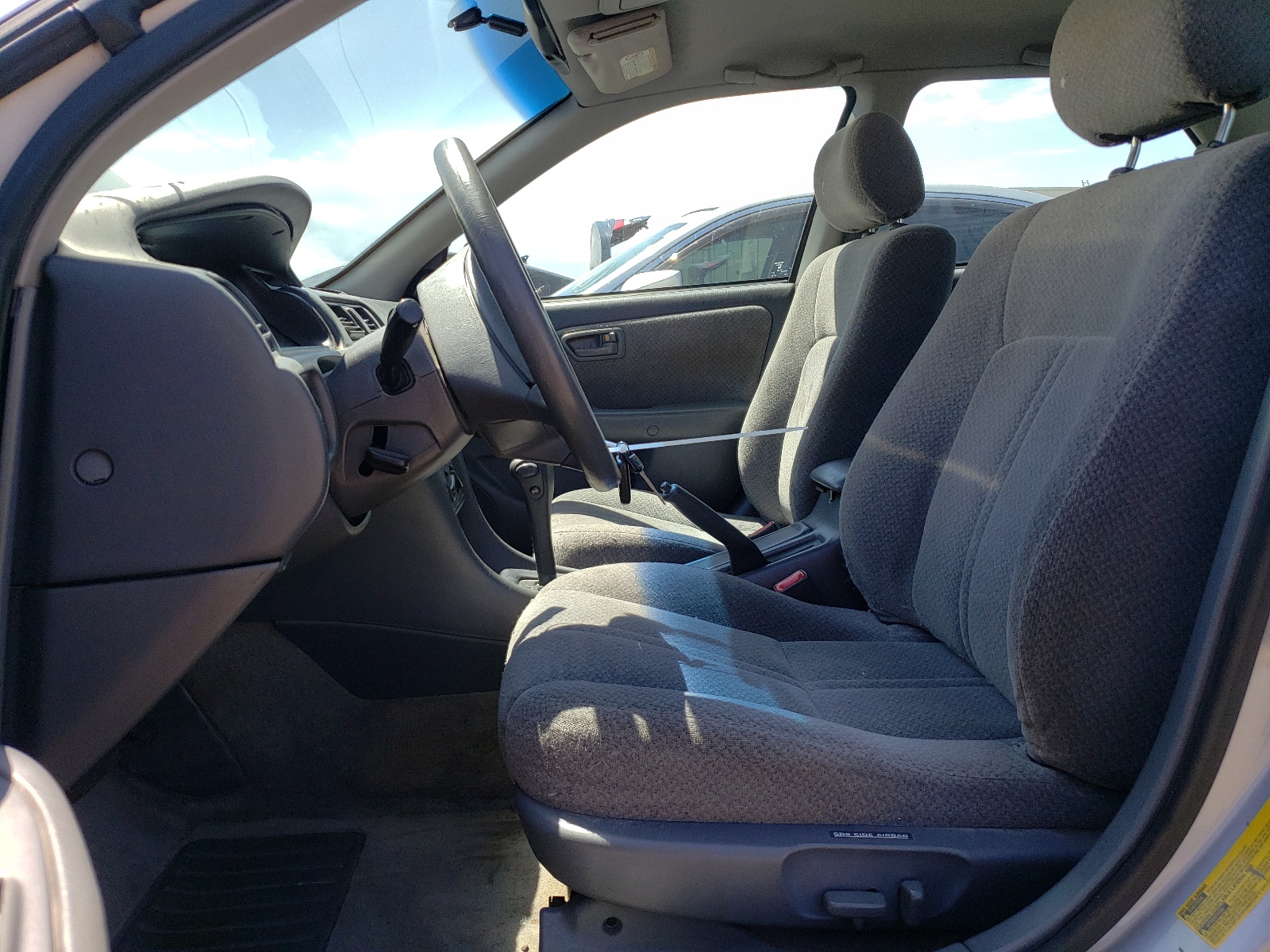 4T1BF28K5YU112690 2000 Toyota Camry Le