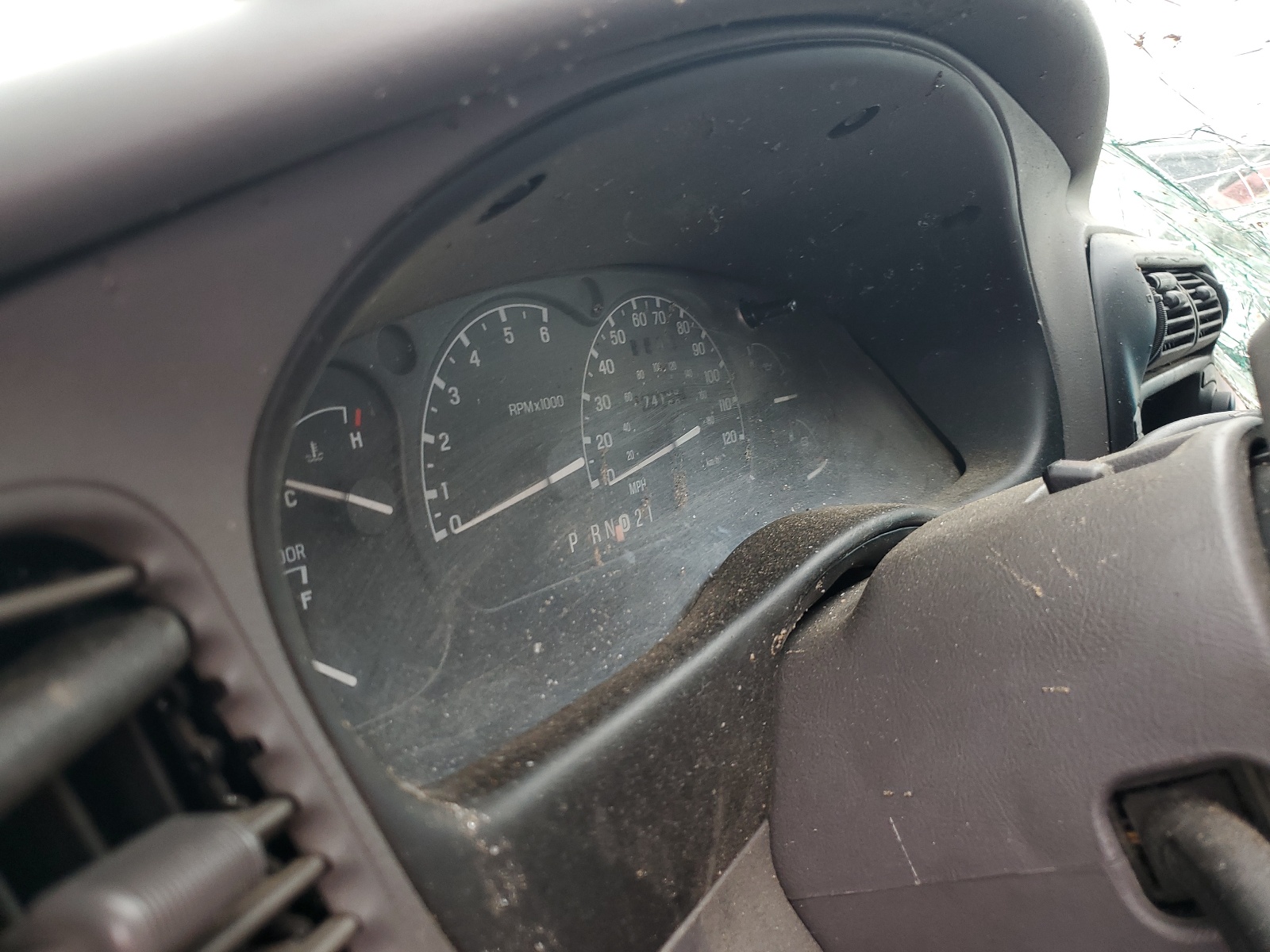 1FMYU70X5YUB00351 2000 Ford Explorer Sport