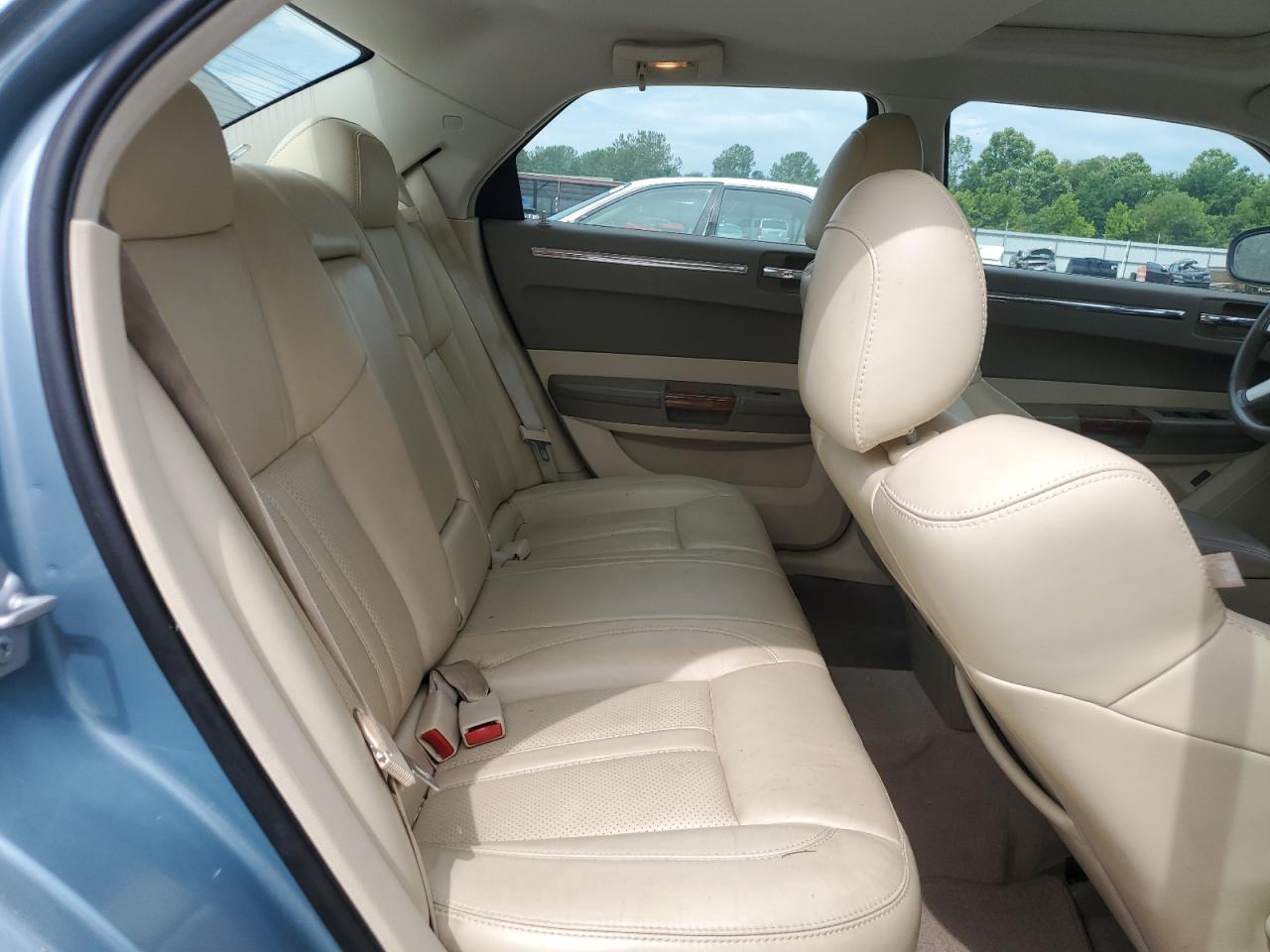 2009 Chrysler 300 - Image 10