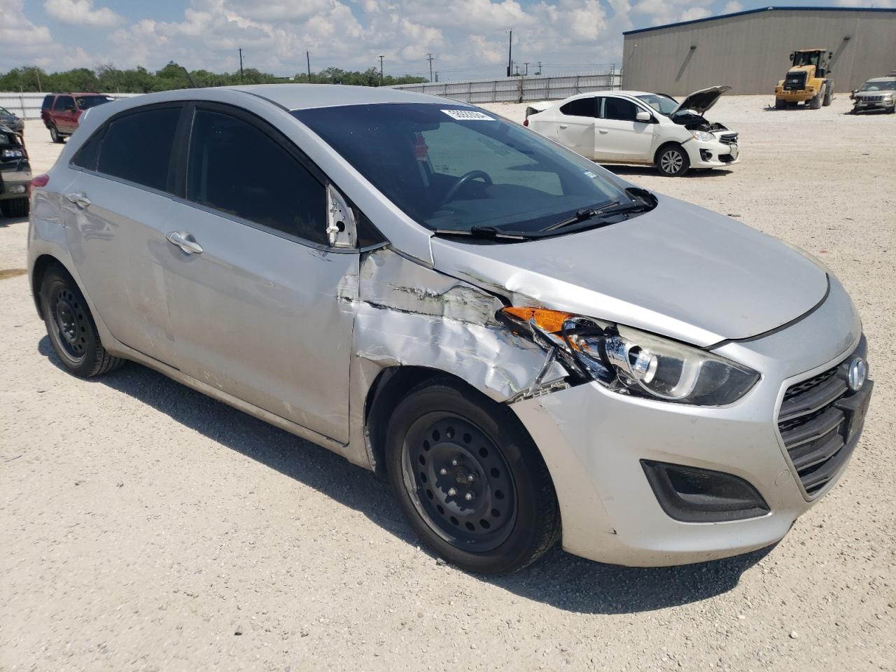 2017 Hyundai Elantra - Image 4