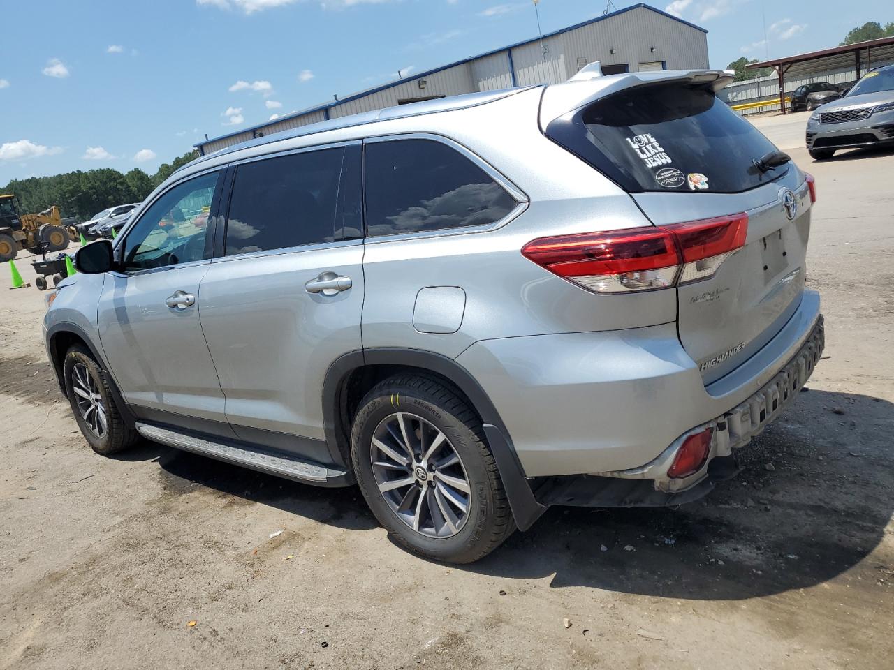 5TDKZRFH4KS562872 2019 TOYOTA HIGHLANDER - Image 2