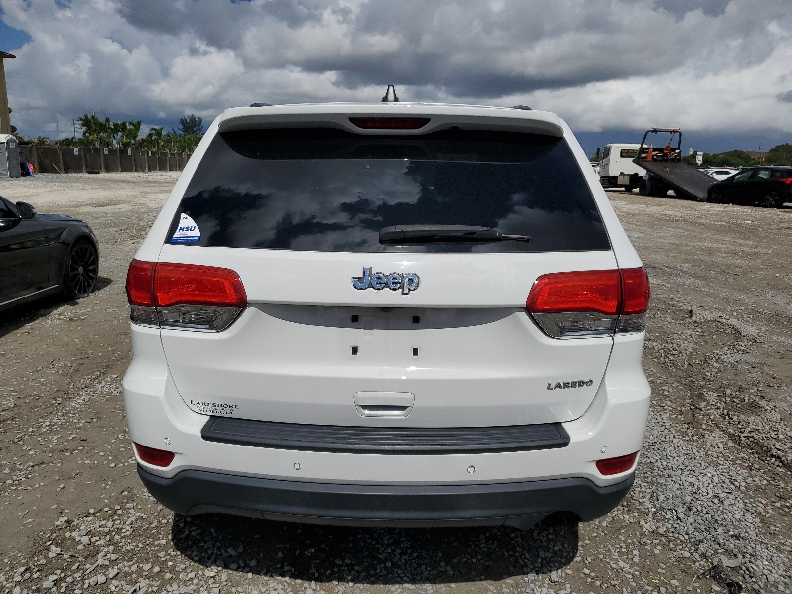 1C4RJEAG4HC837812 2017 Jeep Grand Cherokee Laredo