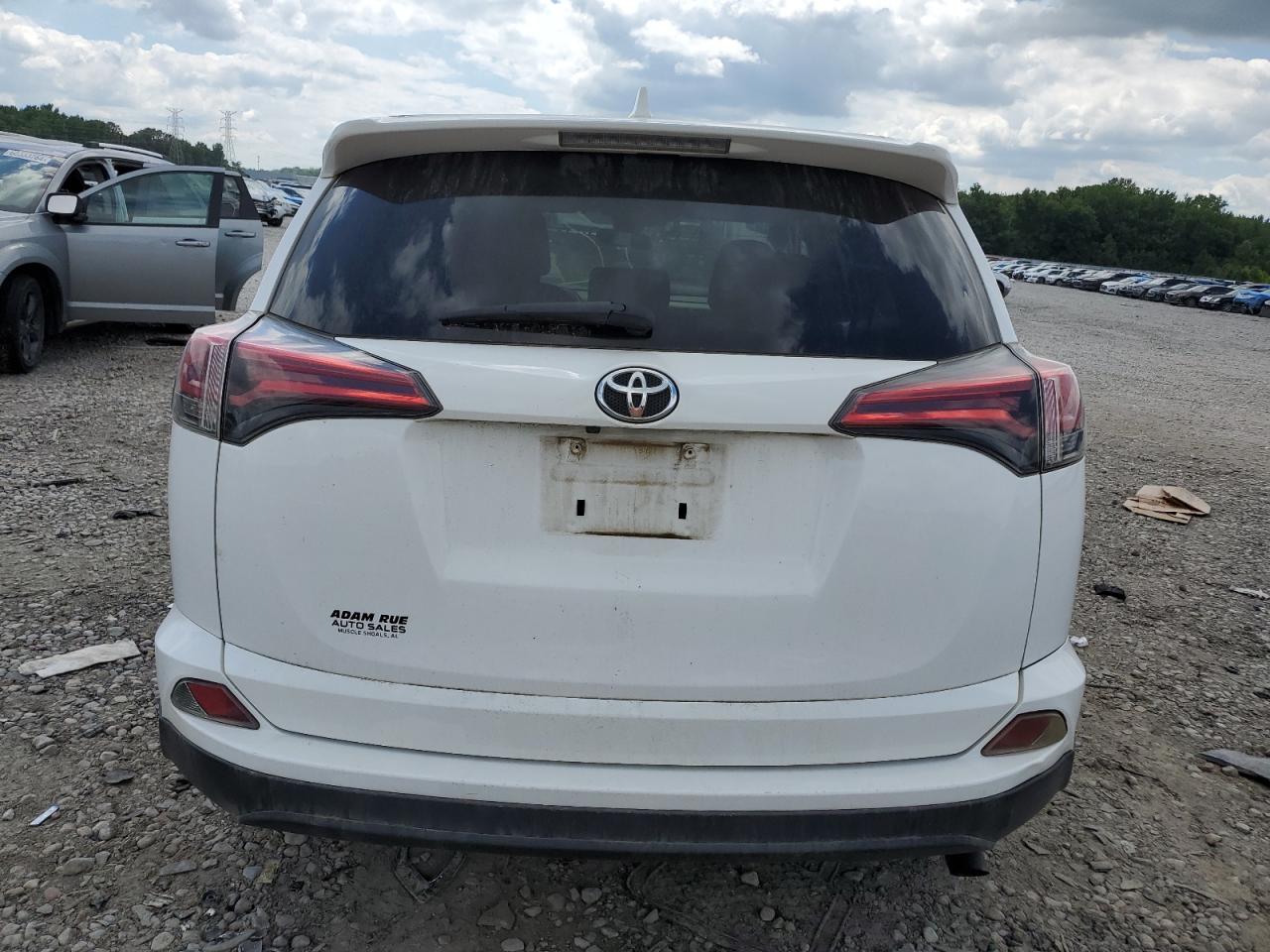 2T3BFREV6HW678436 2017 Toyota Rav4 Le