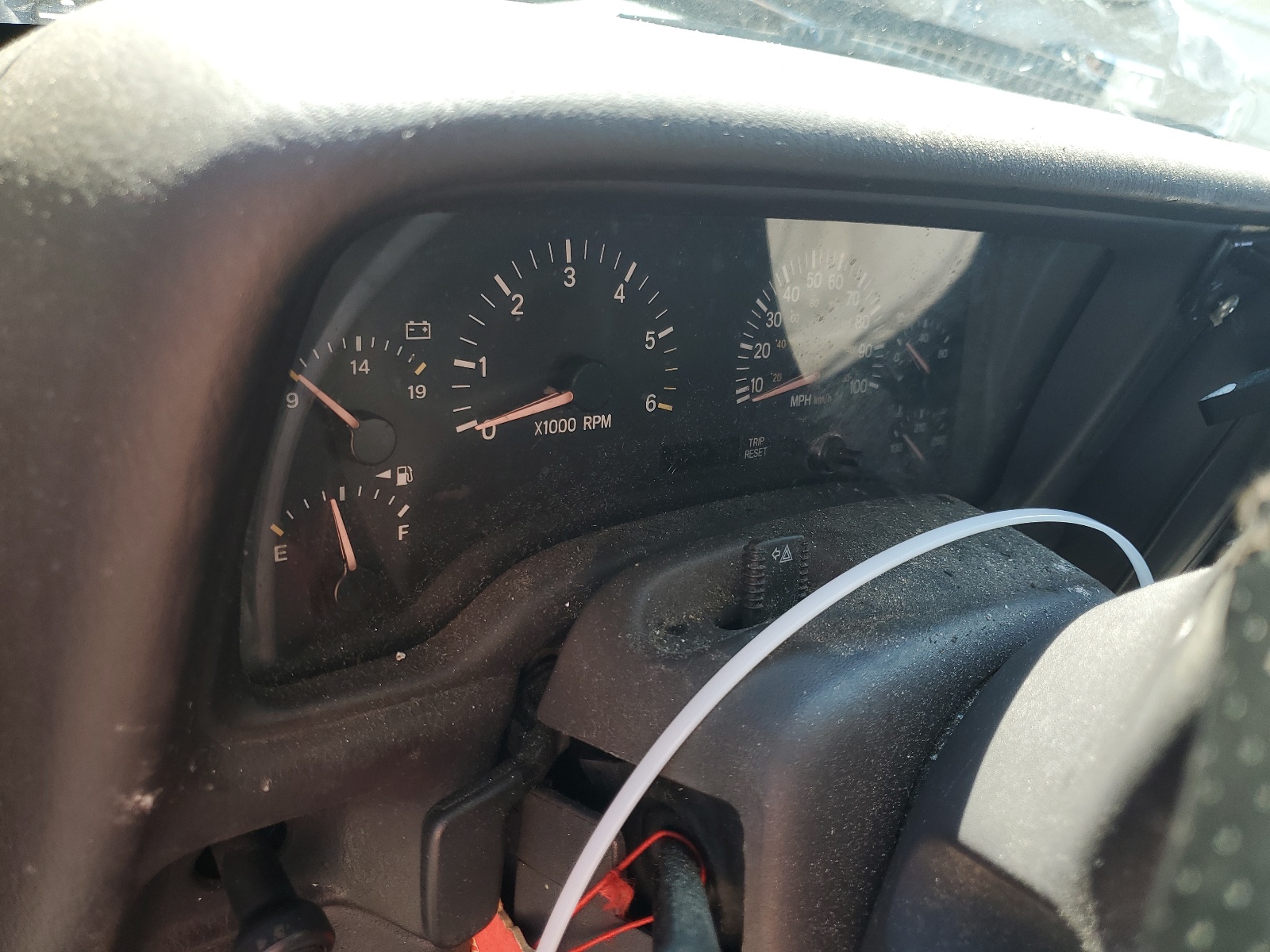 1J4FF48S5YL240137 2000 Jeep Cherokee Sport